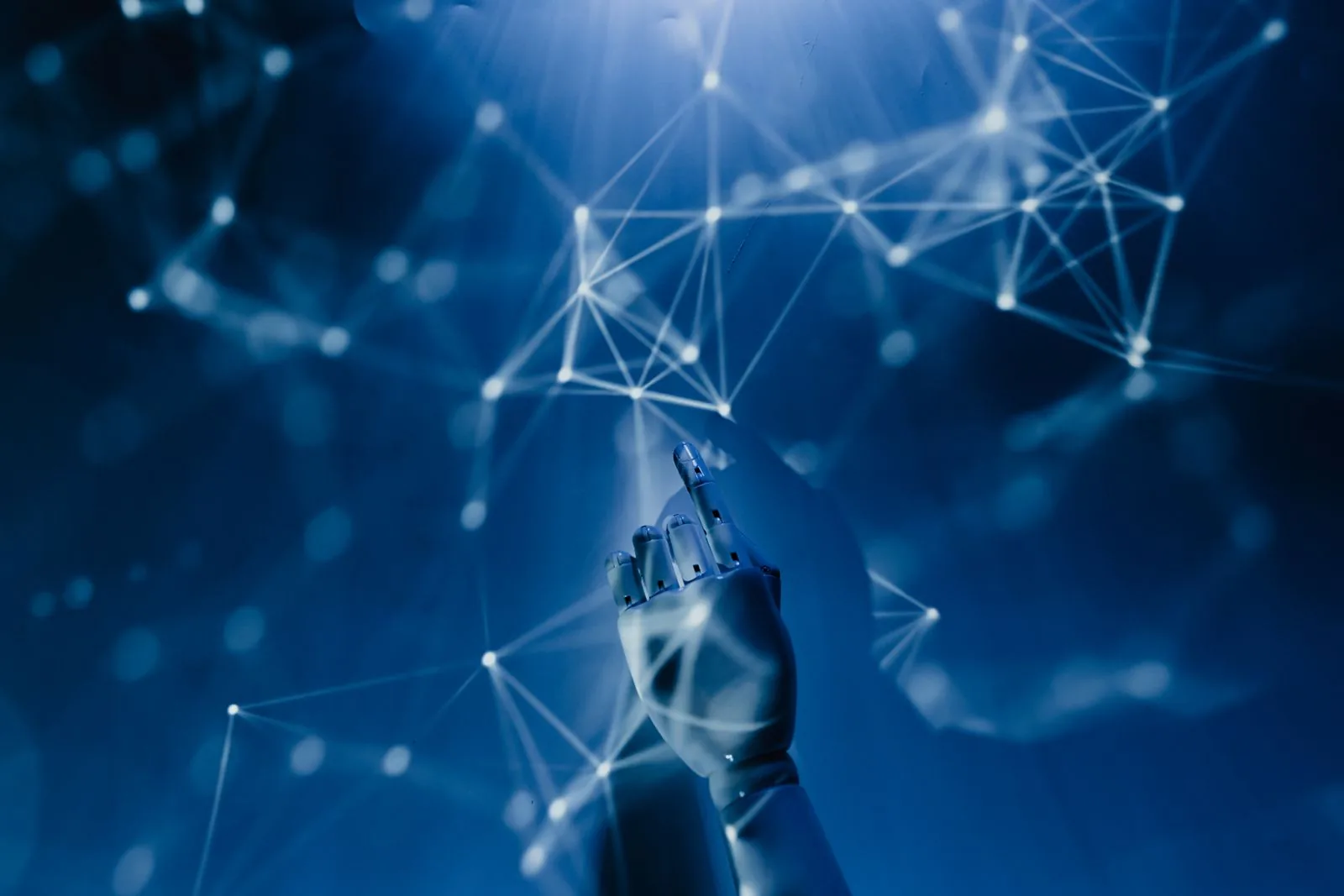 AI va avtomatlashtirish — sun'iy intellekt qatlami biznes tizimlariga ulanadi, Innosoft